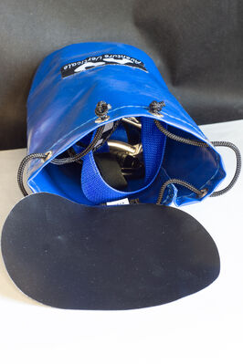  Aventure Verticale Kit Bag Mini  6L 
Kleine Tasche die man sich gut an Gurte hÃ¤ngen kann
Schlüsselwörter: AV Kit Bag Mini   Aventure Verticale