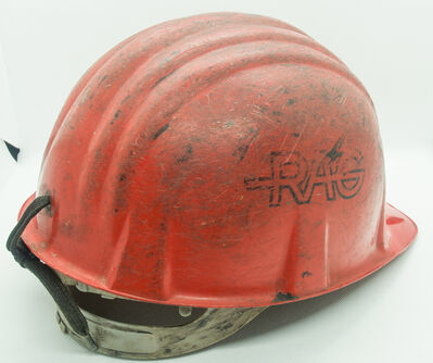 RAG Helm mit altem Logo in rot
Schlüsselwörter: RAG Helm mit altem Logo in rot