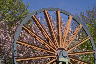 Kaliwerk Bergmannssagen-Hugo Seilscheibe Teifenanzeiger in Lehrte
Schlüsselwörter: Lehrte;Teufenanzeiger;Kaliwerk;Bergwerk;Seilscheibe;FÃ¶rderturm